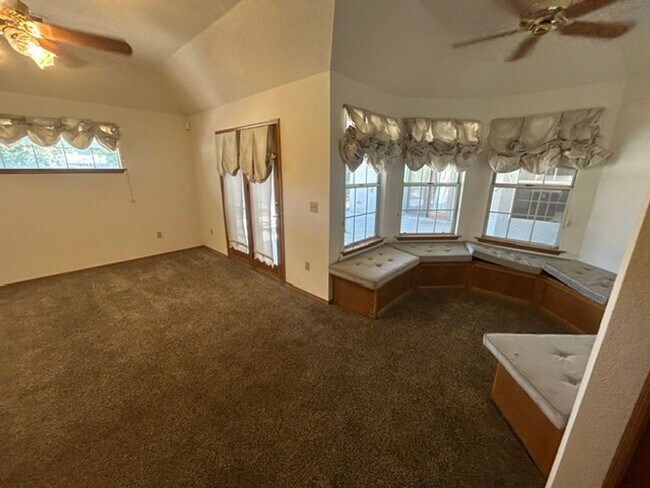 Building Photo - 5730 W Laura Ct