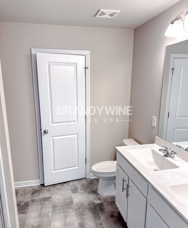 Building Photo - LUXURY COMMUITY! CRESTVIEW at Towne Lake!!...