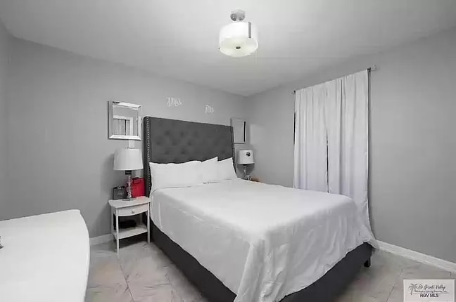 Building Photo - 2993 Alameda Dr