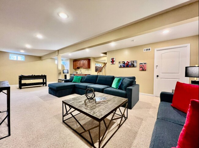 Building Photo - Spacious 4 Bedroom with Gameroom