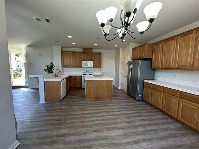 Building Photo - 2065 Mckenzie Pl