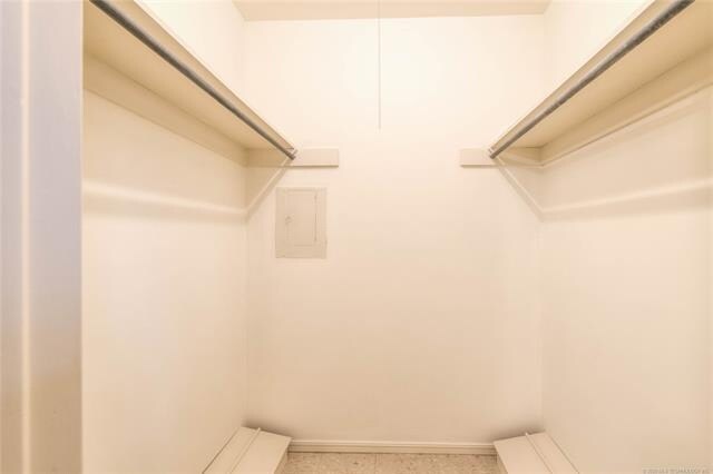 Building Photo - 2531 E Skelly Dr