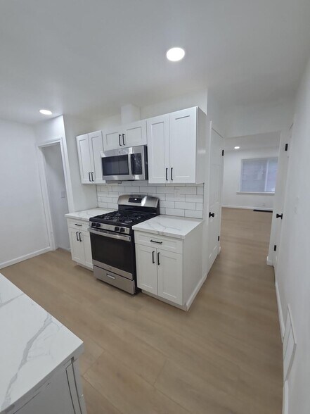 Building Photo - 509 N Rosedale Ave