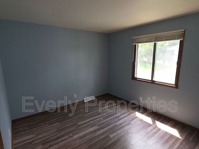 Building Photo - 219 McDivitt Ln
