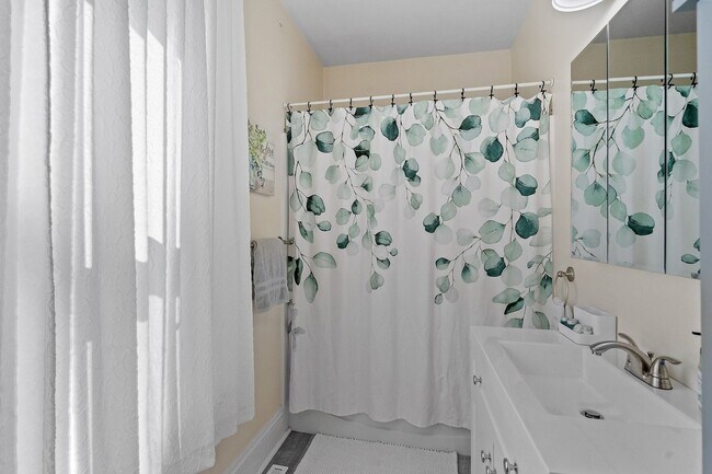 Building Photo - Rexford Main Street