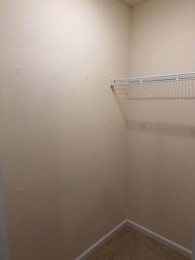 Building Photo - Spacious 2-Bedroom Townhome Near River City