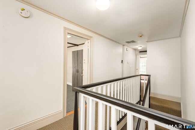 Building Photo - 163 College St