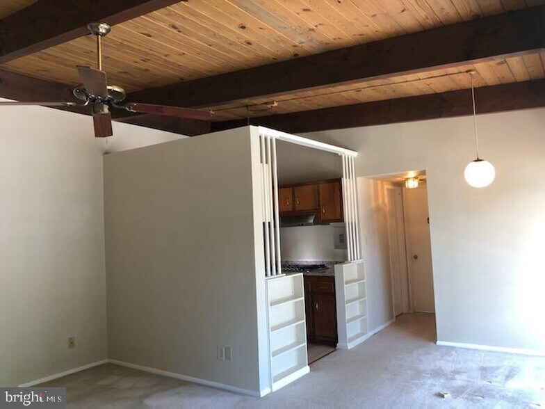 Building Photo - 4965 Americana Dr