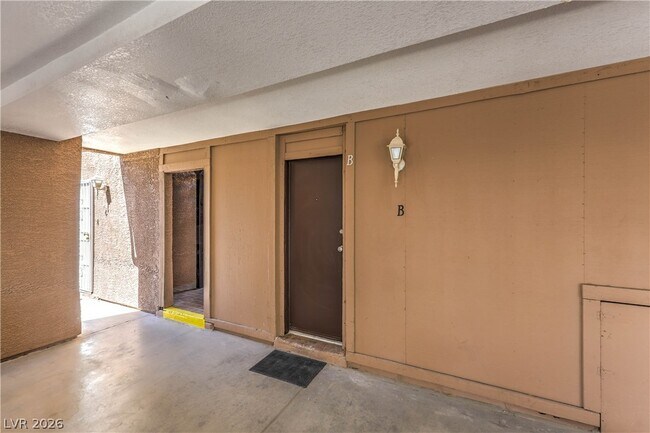 Building Photo - 1481 Living Desert Dr