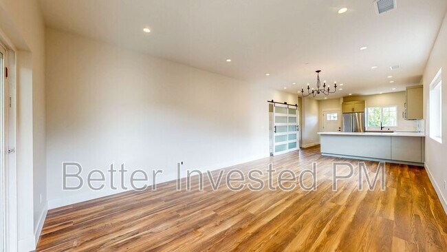Building Photo - 4565 Brighton Dr