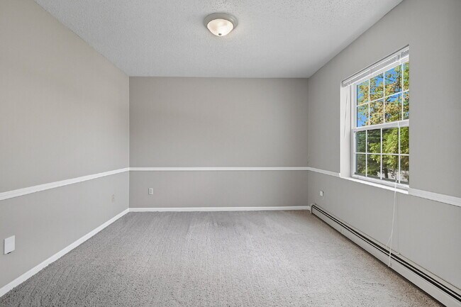 Building Photo - 1421 River View Ave