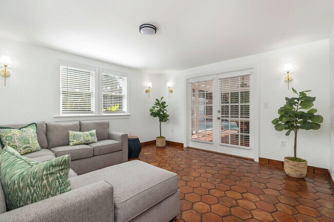 Building Photo - 3020 Vincent Rd