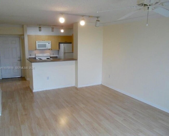 Building Photo - 1919 Van Buren St