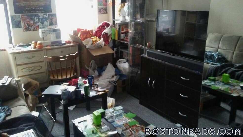 Building Photo - 833 Beacon St