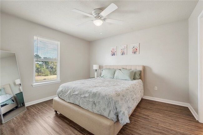 Building Photo - 2919 McLaren Dr