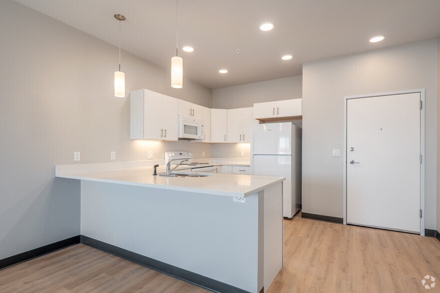 1BR, 1BA - 600SF - Kitchen - Gateway Apartments