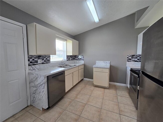 Building Photo - 3113 Julia Ct