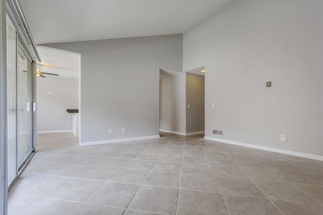 Building Photo - Spacious 3 Bedroom Condo Available for Move In May 1st