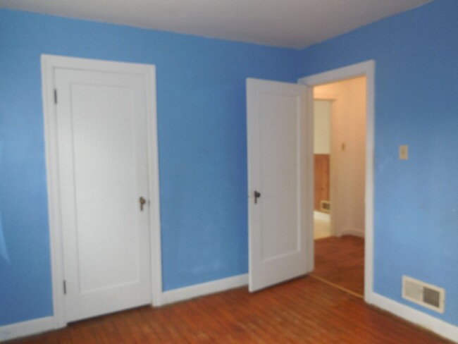 Building Photo - Two Bedroom Home in Belleville