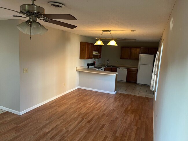 Building Photo - 1611 Meadow Spring Dr