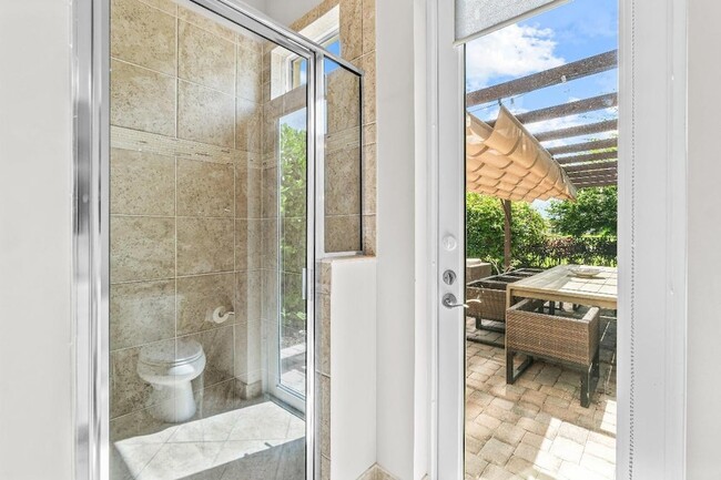 Building Photo - 114 Carmela Ct