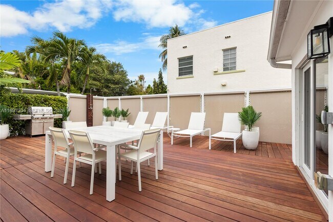 Building Photo - 1544 Michigan Ave