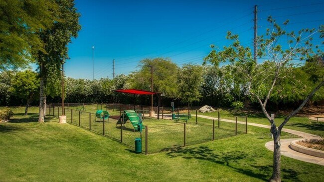 Building Photo - 5151 E Guadalupe Rd