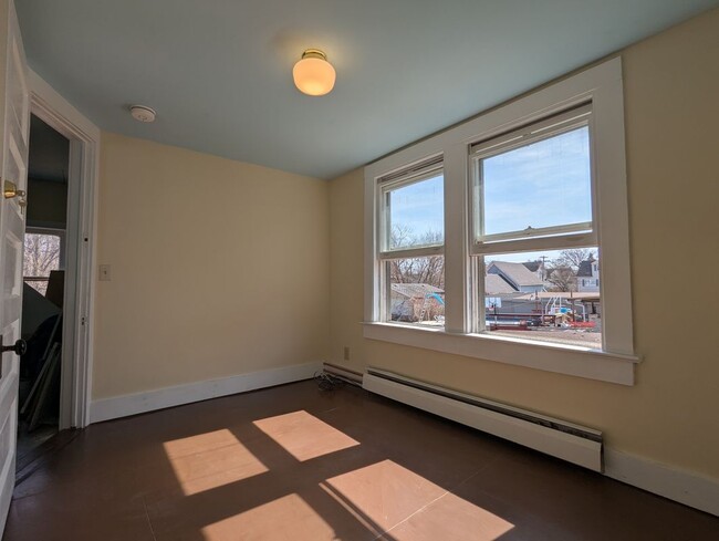 Building Photo - 107 Hawley St