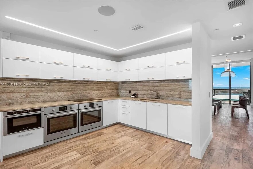 Building Photo - 650 NE 32nd St