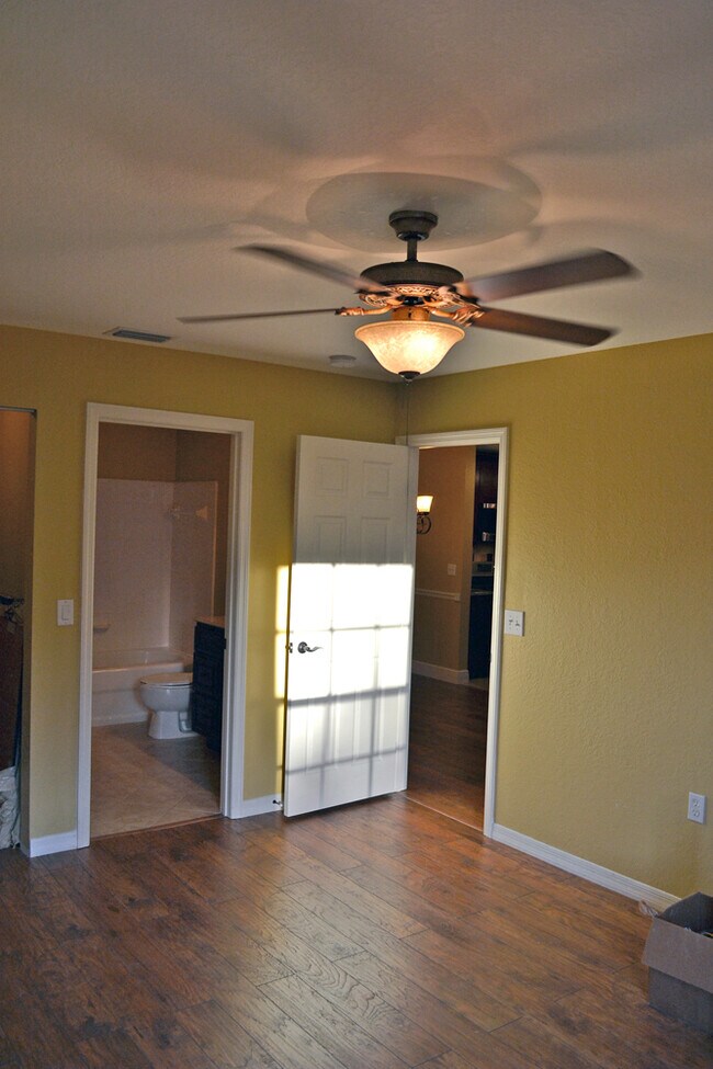 Building Photo - Luxury 3 bedroom 2 bath condo in Lakewood Ranch