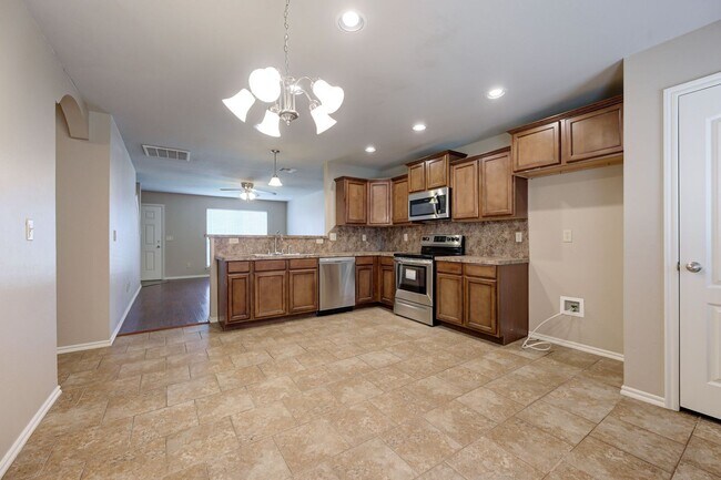 Building Photo - ** $500 Off Move-in Special ** Gorgeous 4 ...