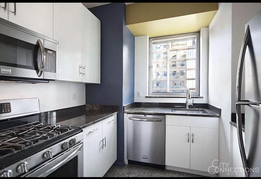 Building Photo - 301 W 57th St