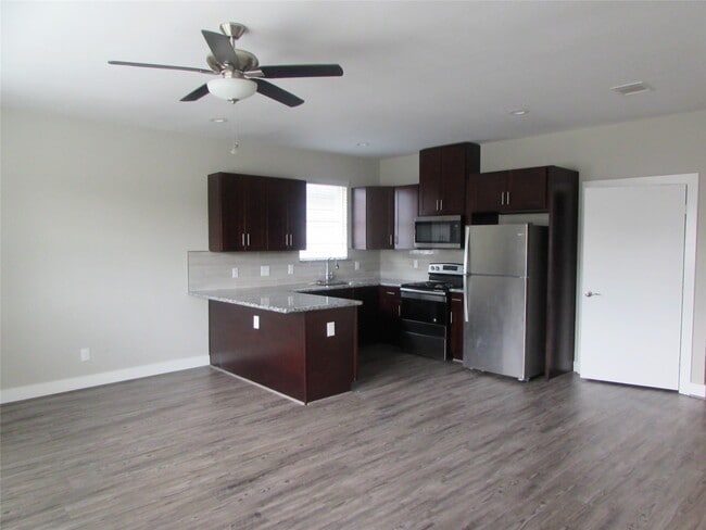 Building Photo - 3249 Dixie Dr