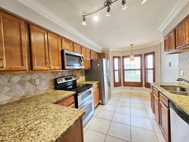 Building Photo - 7838 Sugar Bend Dr