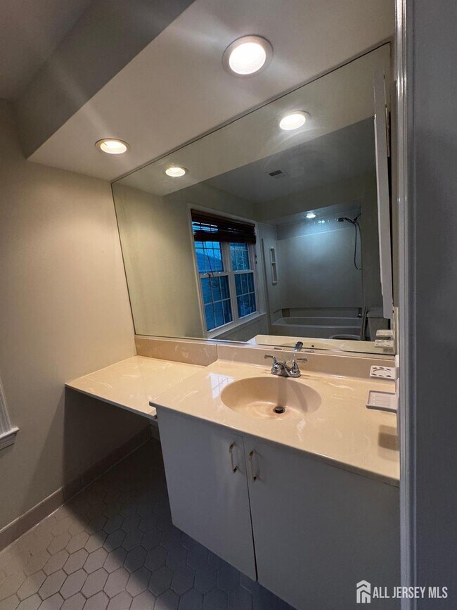 Building Photo - 1109 Stoneridge Cir