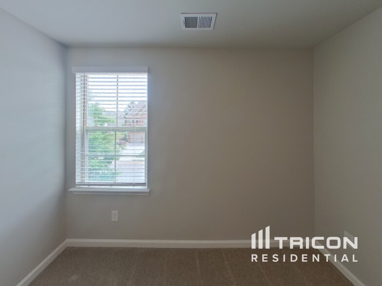Building Photo - 3140 Baylor Cir