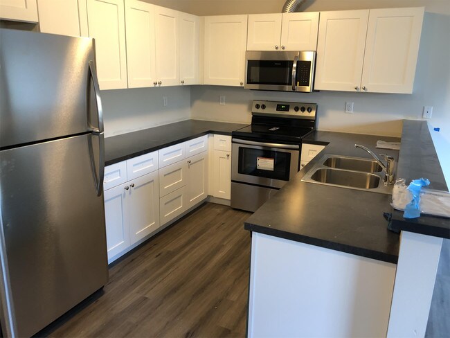 Building Photo - 729 Township St