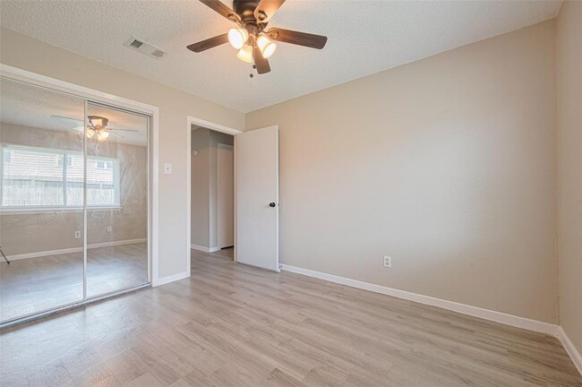 Building Photo - 6822 Stonewater