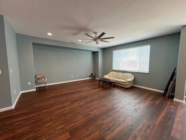 Building Photo - Completely Remodeled home in desirable Mou...