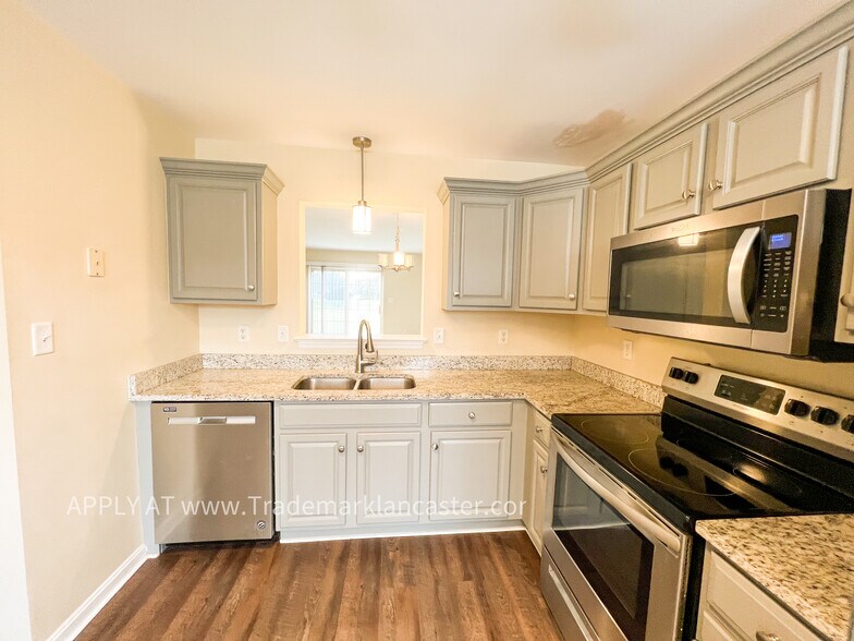 Building Photo - 61 Covington Ct