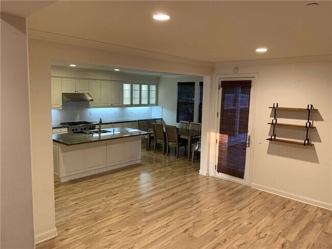 Building Photo - 166 Willowbend