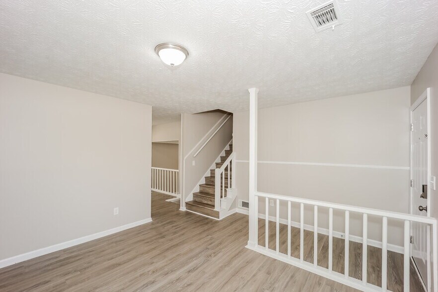 Building Photo - 1037 Lombardy Way