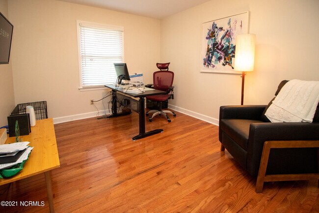 Building Photo - 107 Pine Needle Cir