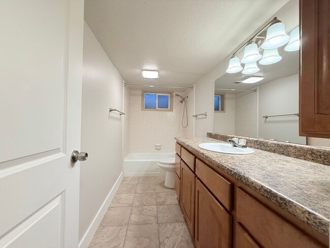 Building Photo - 250 N 360 W