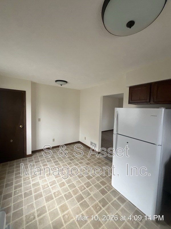 Building Photo - 511 Brynford Ave