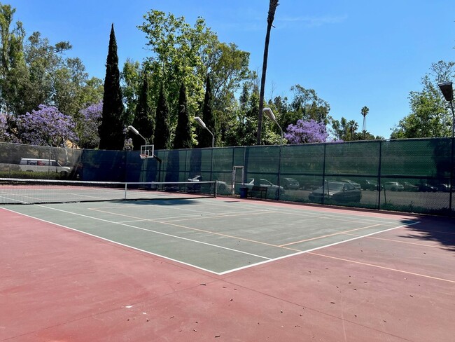 Building Photo - Mission Valley 3 BR 2 BA Condo w/ Parking and A/C