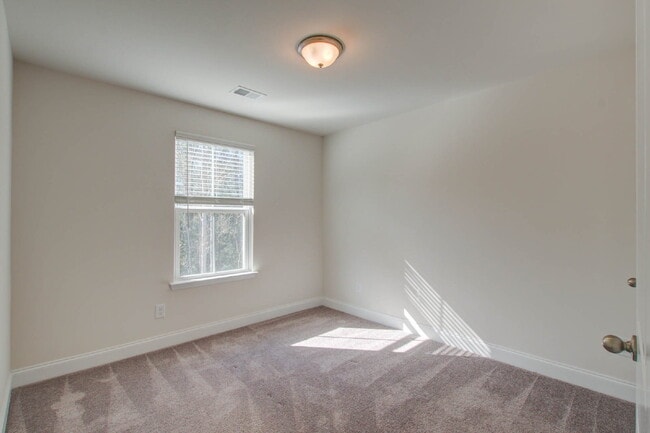 Building Photo - 7821 Montview Rd