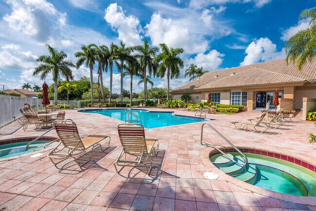 Building Photo - 1975 Oak Berry Cir