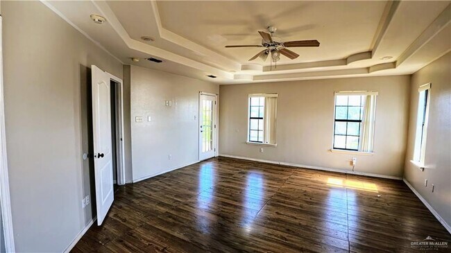 Building Photo - 808 Hummingbird Ave
