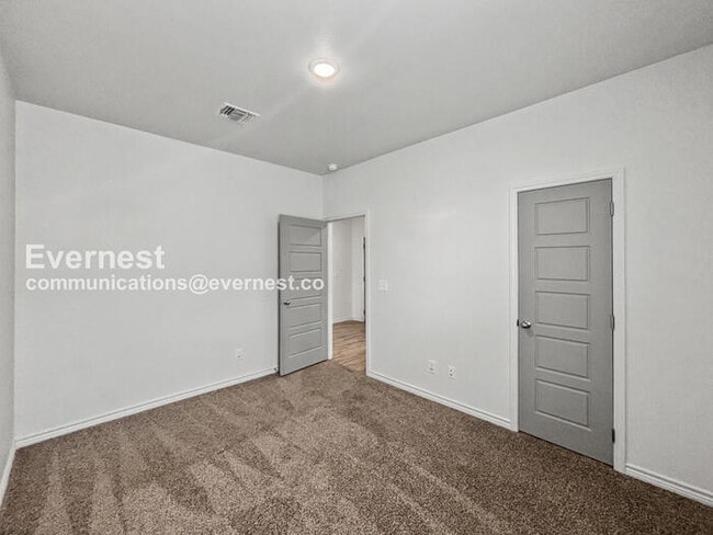 Building Photo - 713 Freedom Cir